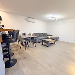 Modernes Einfamilienhaus Direkt Am Rhein Apartman
